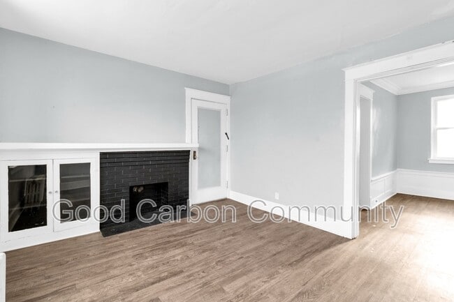 Building Photo - 2809 Main St Unit 4