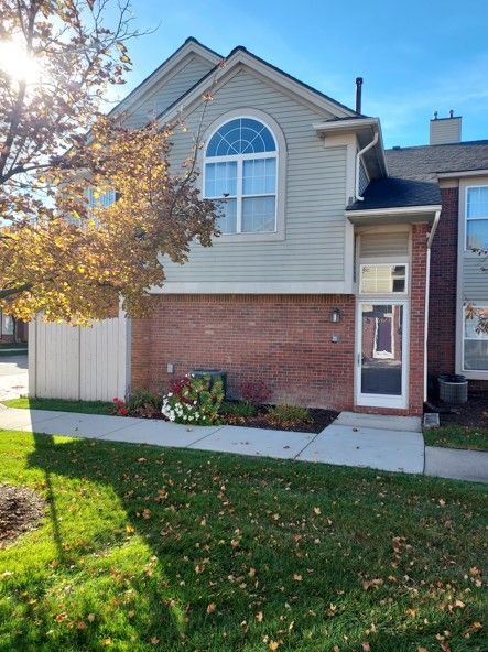 Photo - 16423 Claremont Dr