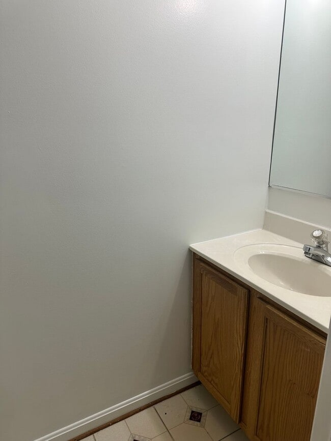 Photo - Spacious Townhome for Rent! Finished Basement! W/D! Available Now!