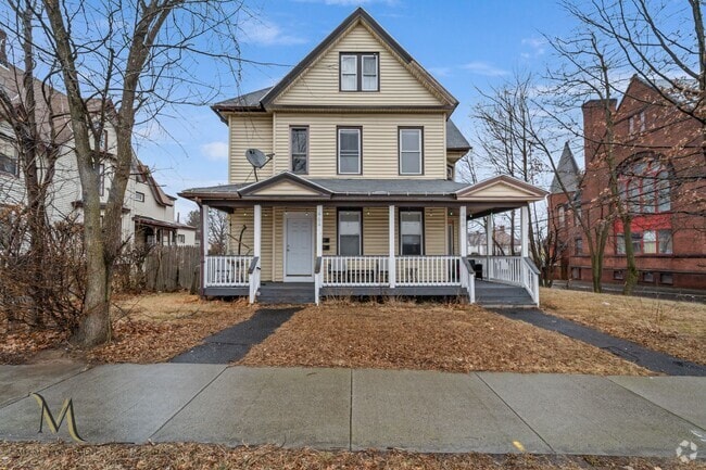 Building Photo - 464 Pleasant St Unit 464 Pleasant St. #2 Rental