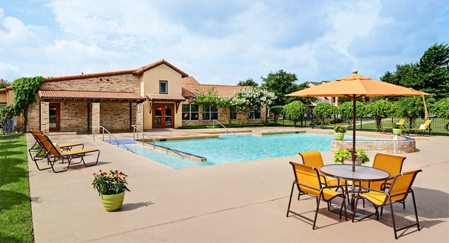 Piscina - Courtyards at Kirnwood Apartment Homes