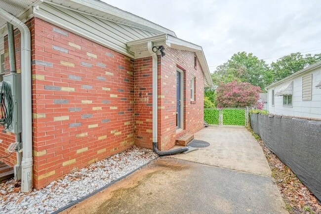 Photo - 215 Collins Ave