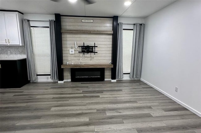 Photo - 1601 E Slaughter Ln