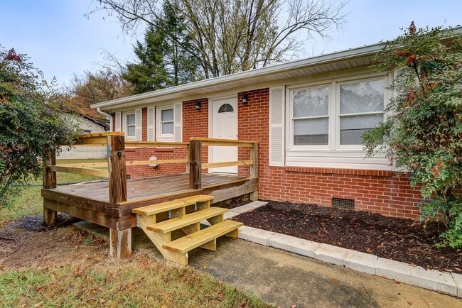 Building Photo - Newly Renovated 3 Bedroom Rental in Johnson City