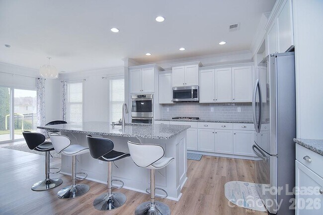Photo - 1445 Overlea Pl NW