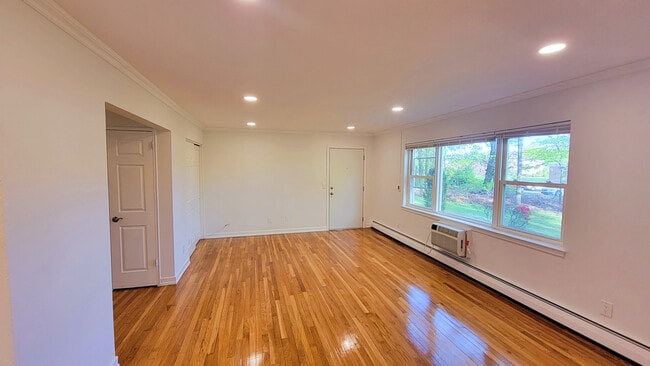 Living room - 12 Rolling Ridge Rd Unit B