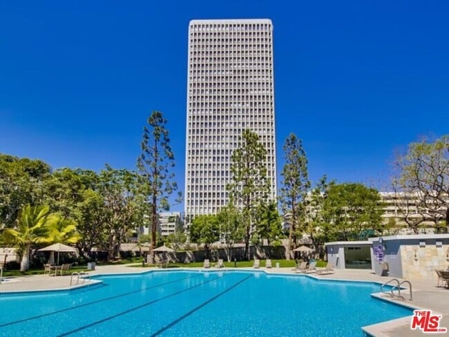 Building Photo - 800 W 1st St