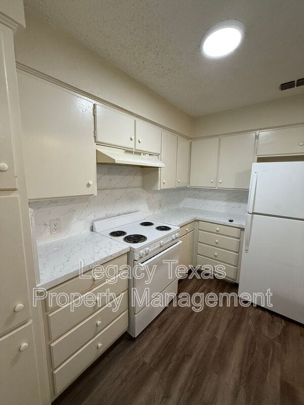 Building Photo - 1118 N Nolan River Rd Unit B