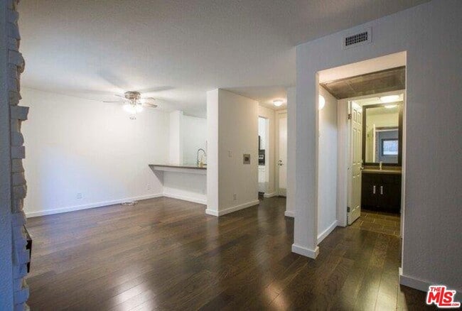 Photo - 141 S Clark Dr Unidad 118