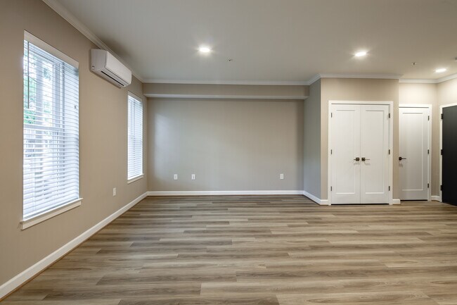 Photo - 1010 Duke St