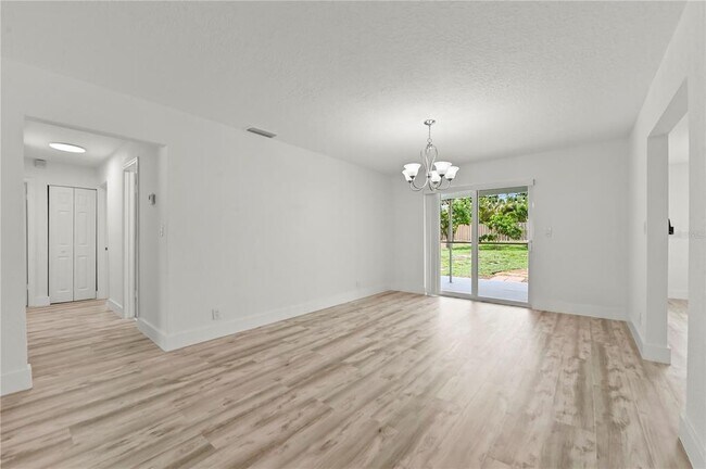 Photo - 271 NW 35th St