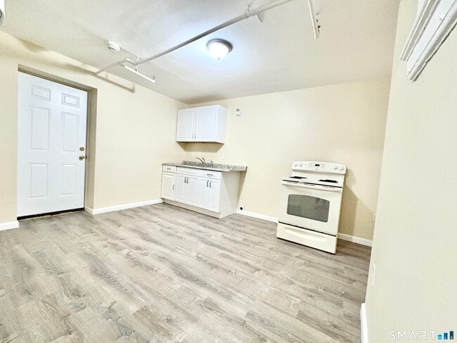 Building Photo - 135 W Main St Unit 1C