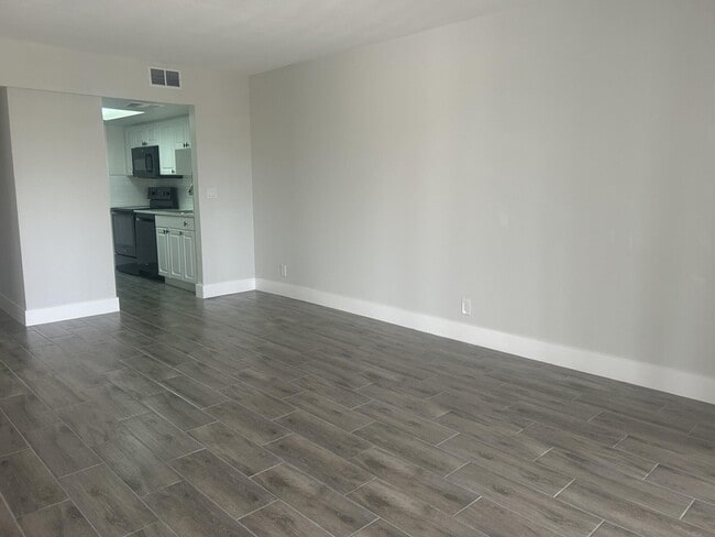 Photo - 1500 Crescent Cir Unidad B211