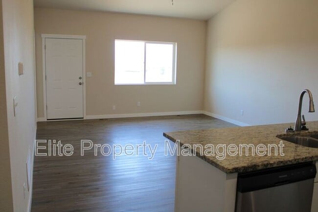 Photo - 318 W Coral Dr