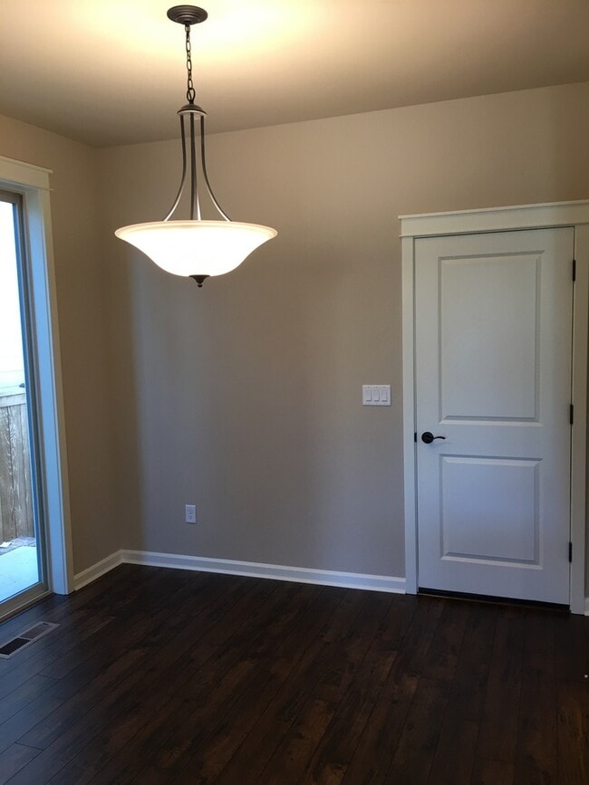 Photo - Gorgeous Newer Townhouse in NE Bend