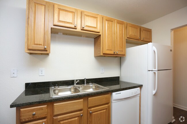 3BR, 2BA - 1,371 SF