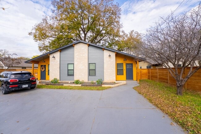Building Photo - Modern Elegance in Vibrant East Austin: Chic Duplex with Stylish Upgrades, Private Oasis, Prime L...