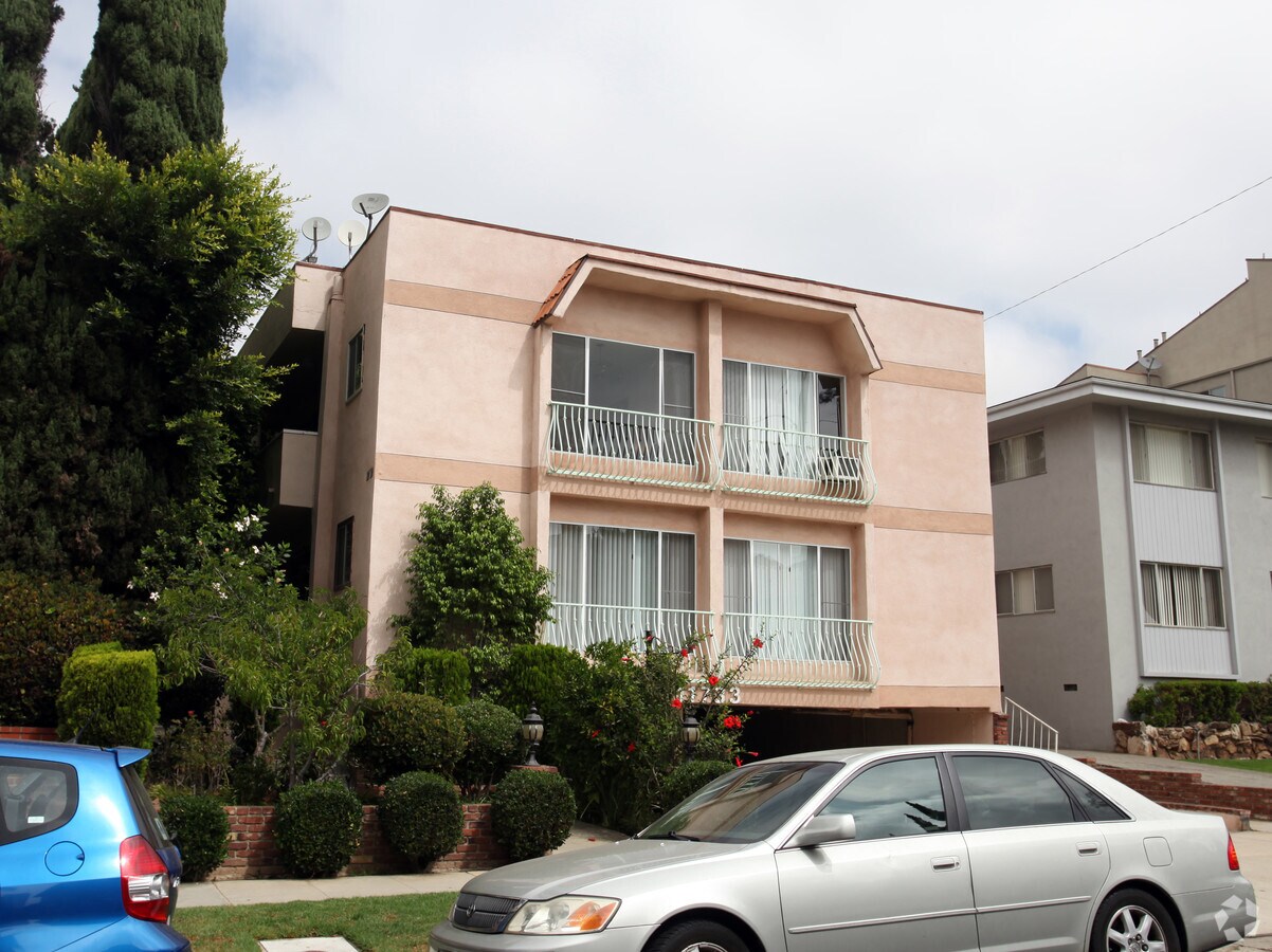 Photo - Jewel box in the heart of Brentwood. Walke...