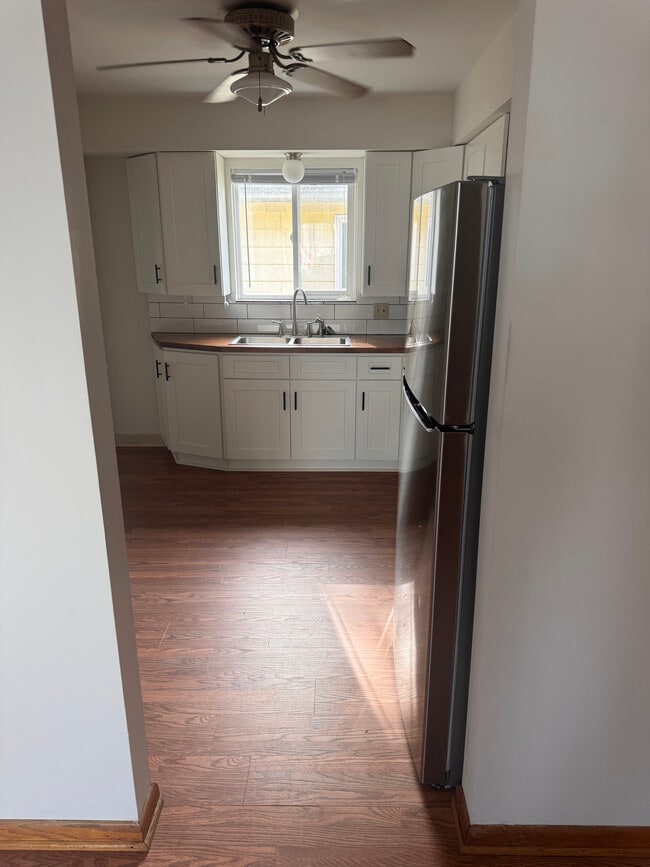 Building Photo - 1196 Knox Ave Unit A