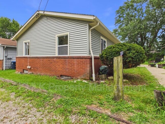Photo - 1622 Merrill Ave
