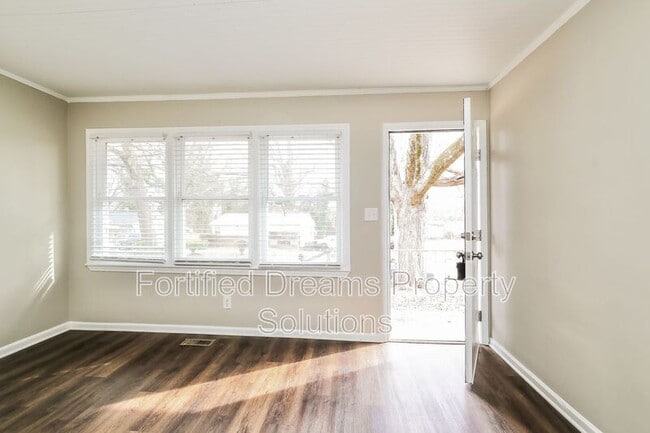 Photo - 401 Hobson St