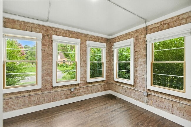 Photo - 616 W Maple St Unit 1