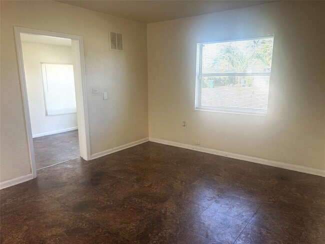 Photo - 3050 NW 5th Ct