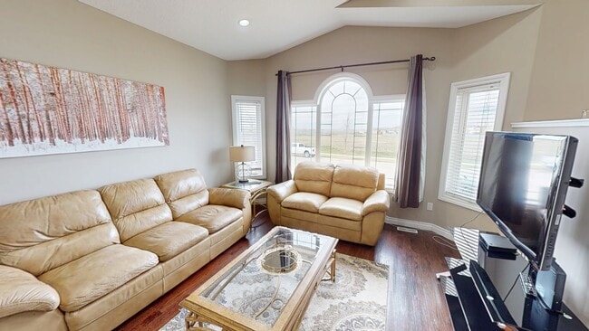 Photo - 11569 B-115677 77 Ave