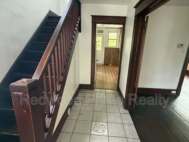Photo - 724 Russell Ave