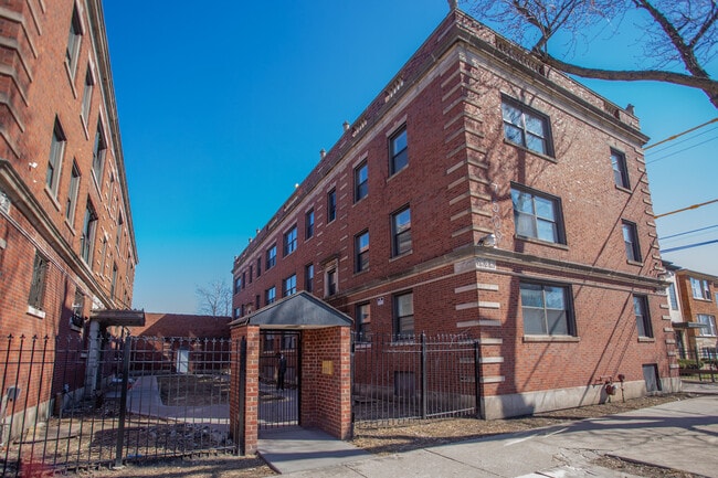 Building Photo - 7505 S Yates Blvd