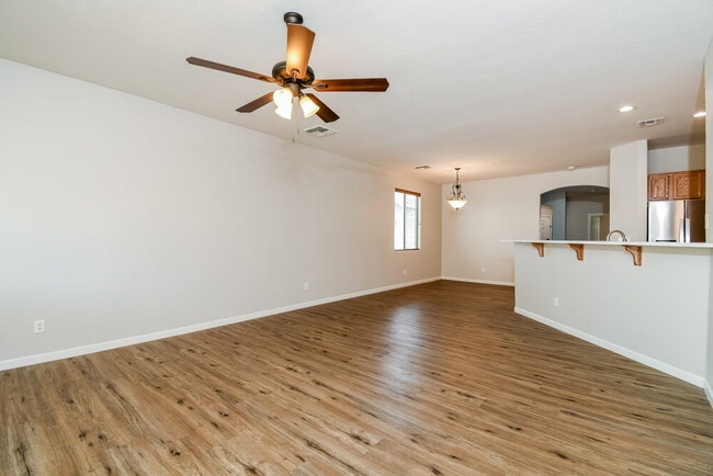 Photo - 1062 E Nickleback St