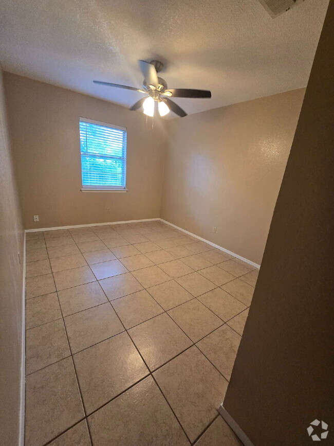 Building Photo - "Charming 3-Bed, 2-Bath Duplex Retreat in ... Unit B Rental