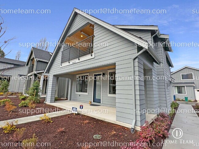 Photo - "Charming Kirkland Retreat: Cozy 2-Bedroom Gem with Hardwood Floors & Fireplace!"
