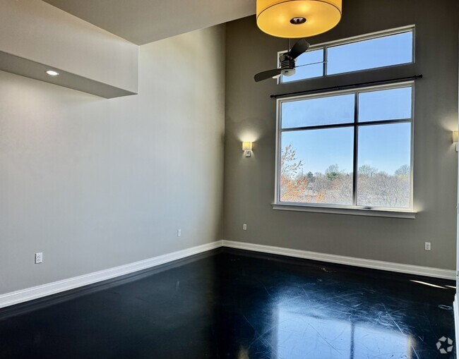 Building Photo - 1900 Eastland Ave Unit 211 Rental