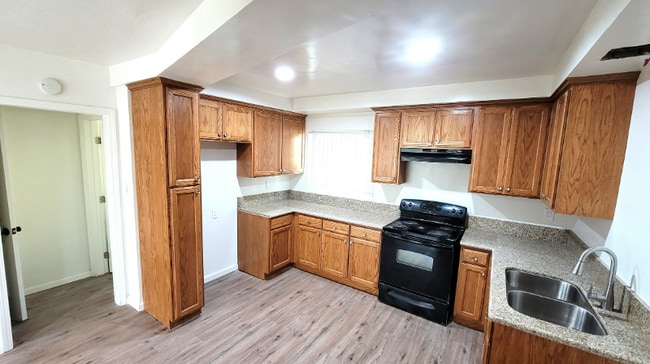 Photo - 11516 Eucalyptus Ave Unidad B