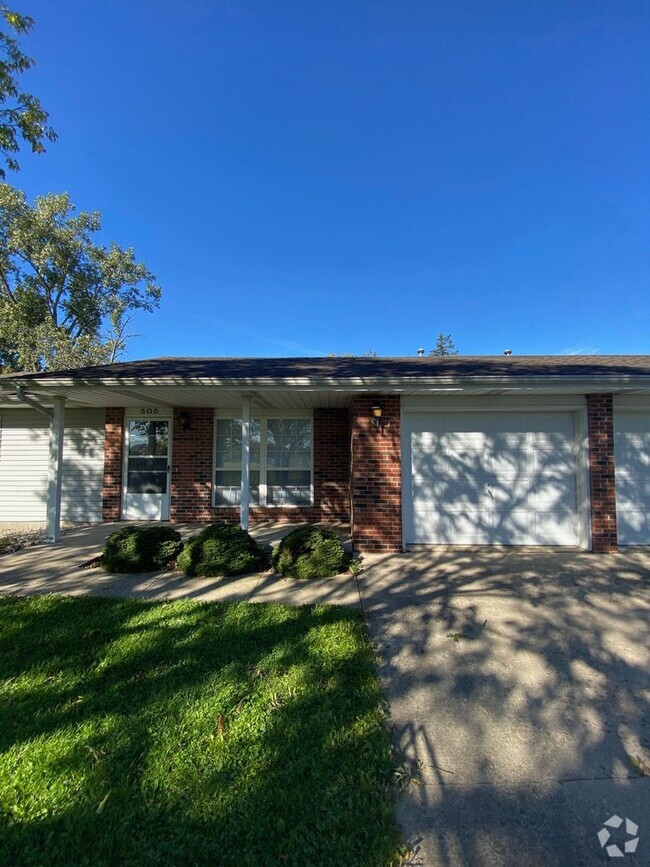 Building Photo - NEW LISTING! 2 bedroom duplex in Albion Rental