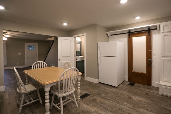 Photo - 122 Sayre St Unidad A