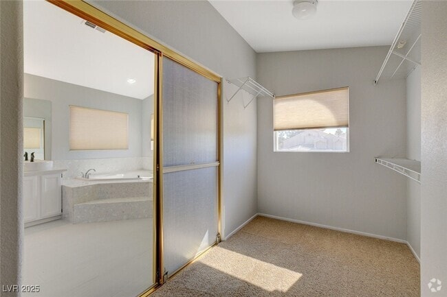 Building Photo - 22 Lantern Glow Rental