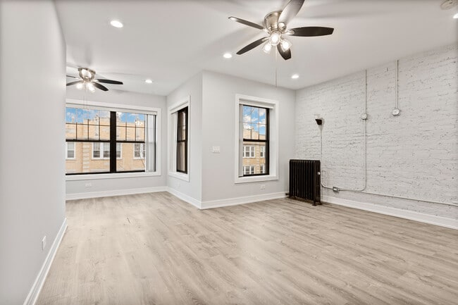 Photo - 1066 W Glenlake Ave Unit 1