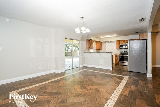 Photo - 585 Walden Ct