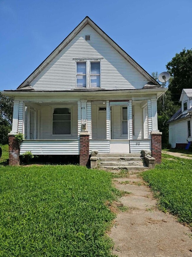 Building Photo - 812 E Cantrell St