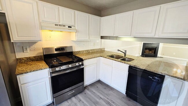 Photo - 1695 Barrington Overlook