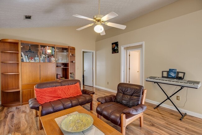 Photo - 510 Bridal Way Ct