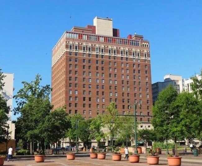 Claridge House Building - 109 N Main St Condo Unit 702