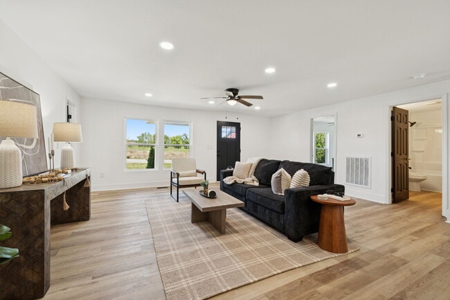 Photo - 934 Old Rome Pike