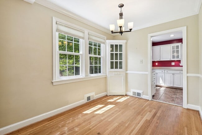 Photo - 5203 Elsmere Ave