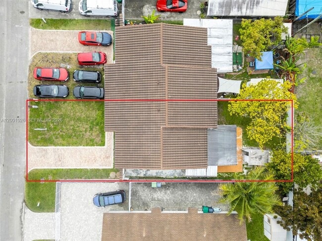 Building Photo - 310 SW 76th Ct Unit 1