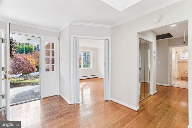 Photo - 5813 Midhill St