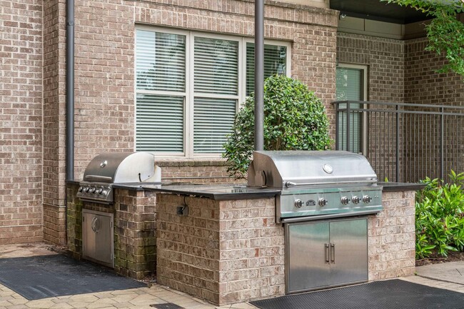 Roswell City Walk - Grills