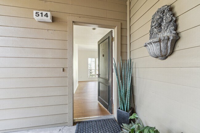 Photo - 2100 Tanglewilde St Unidad 514